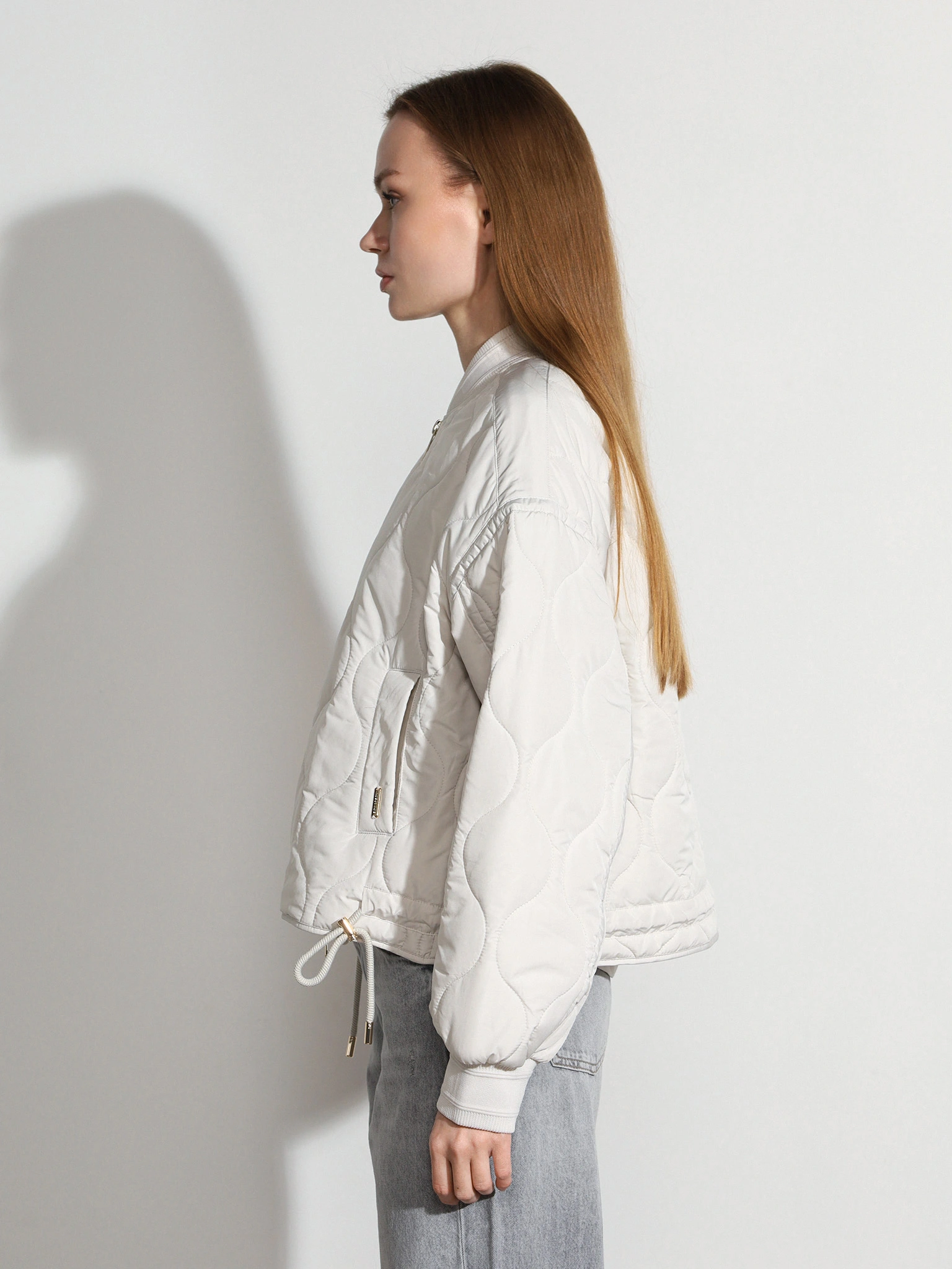 Куртка укороченная серого цвета свободного кроя